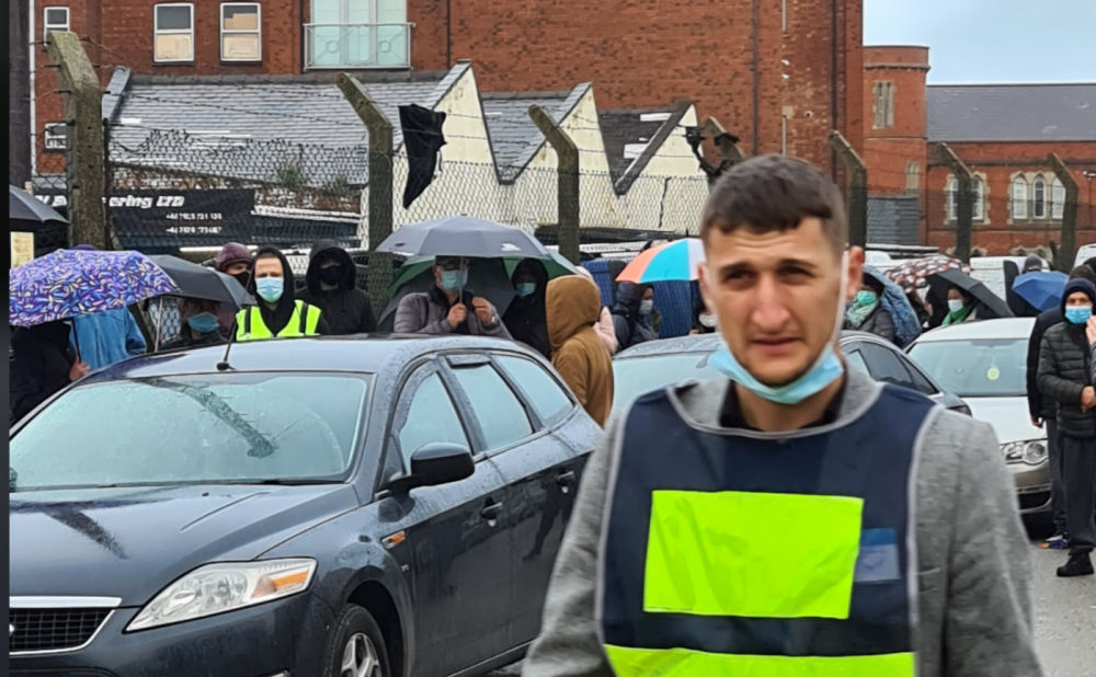 FOTO / VIDEO : Cum se mobilizează moldovenii din Northampton la vot. Imaginile cu cozile formate la secția de vot